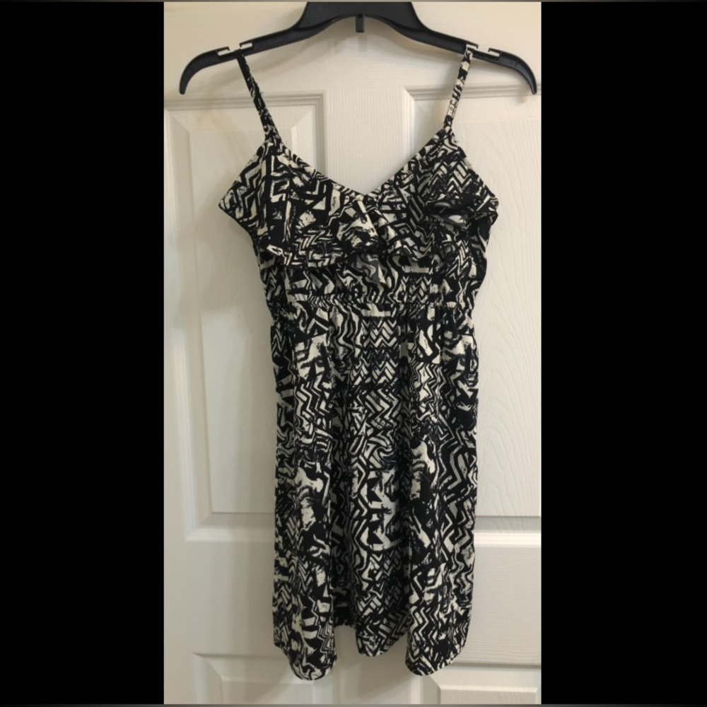 Black & White / Cream Tribal Print Dress, Ruffle Top, Sz XS, Wet Seal